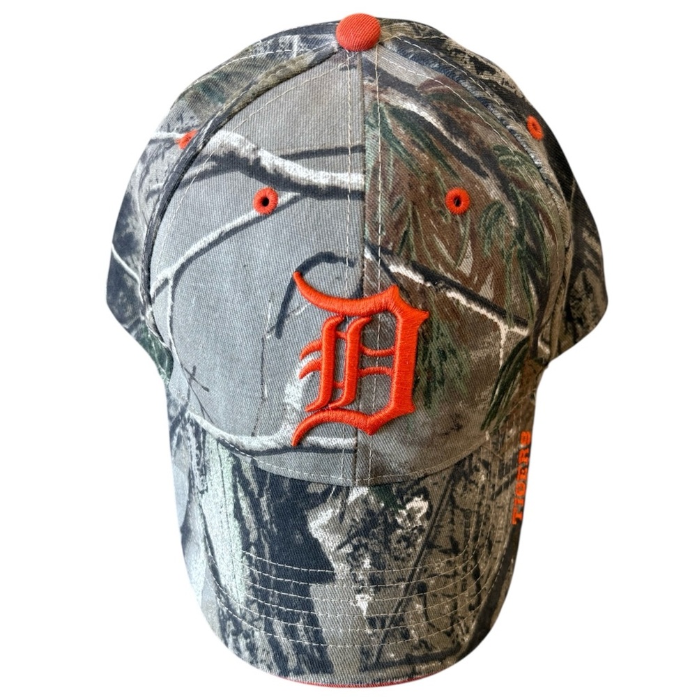 NWOT Detroit Tigers Camouflage Cap with Orange Detail